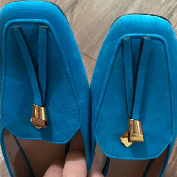 Stuart Weitzman Turquoise Slipknot Suede Flats with Gold Accents!NEW - Picture 9 of 9